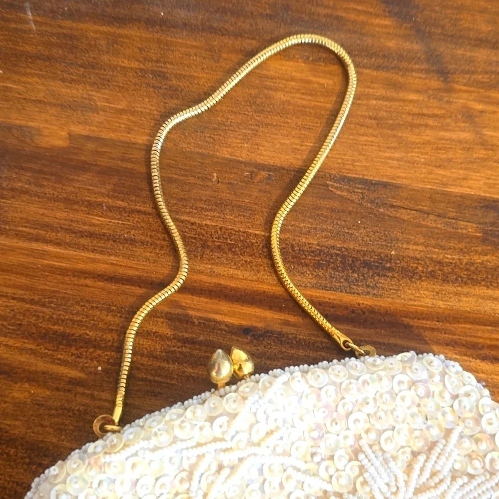 Vintage Irredescent White Sequin Clutch Wristlet Stunning!! Marshall Fields & Co - Picture 5 of 10